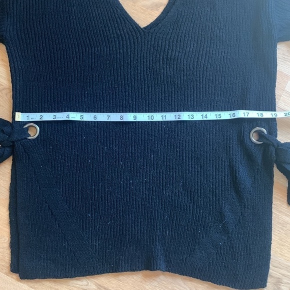 Lush Black Keyhole Knit Sweater with Grommet‎ Tie and Side Slits - Size M - Picture 13 of 13